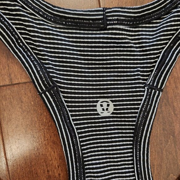 Lululemon women's black and white stripe tank top in size 10 - Picture 3 of 6